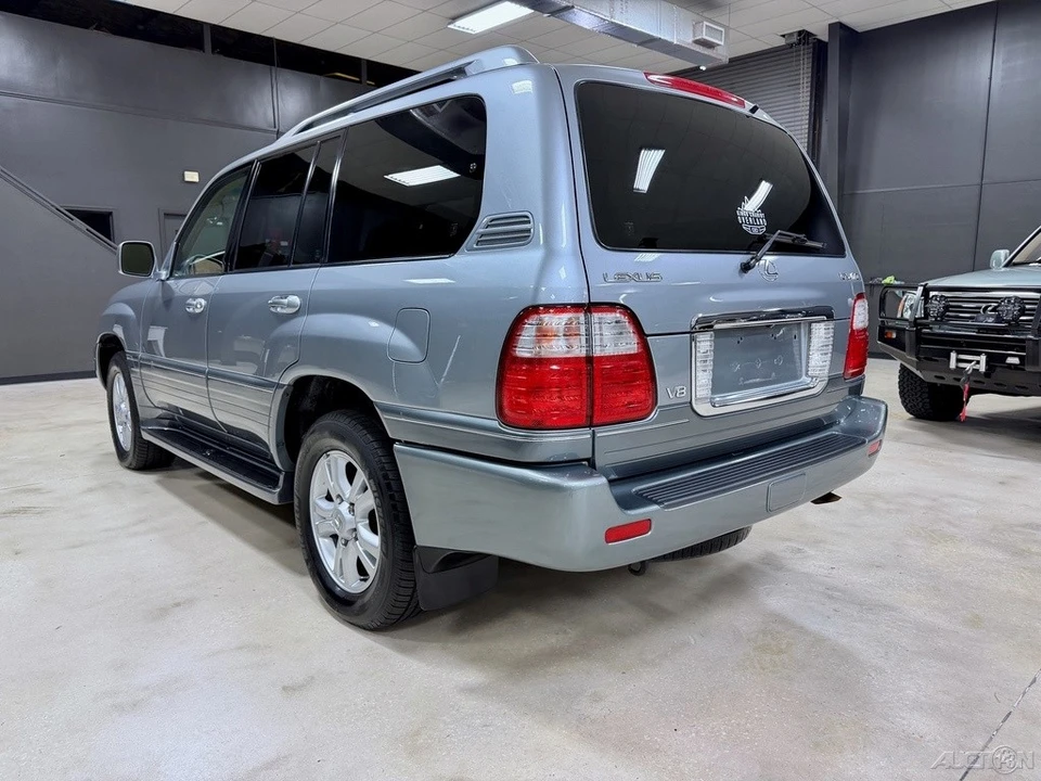 2004 Lexus LX 2nd Gen - Image 12 of 12