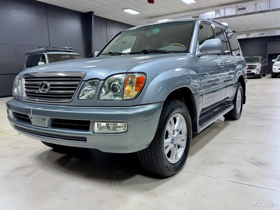 2004 Lexus LX 2nd Gen - Image 3 of 12