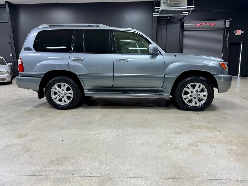 2004 Lexus LX 2nd Gen - Image 7 of 12