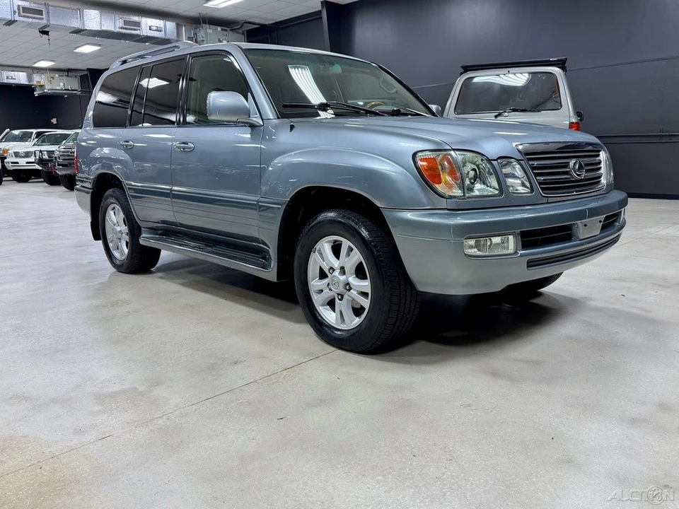2004 Lexus LX 2nd Gen - Image 2 of 12