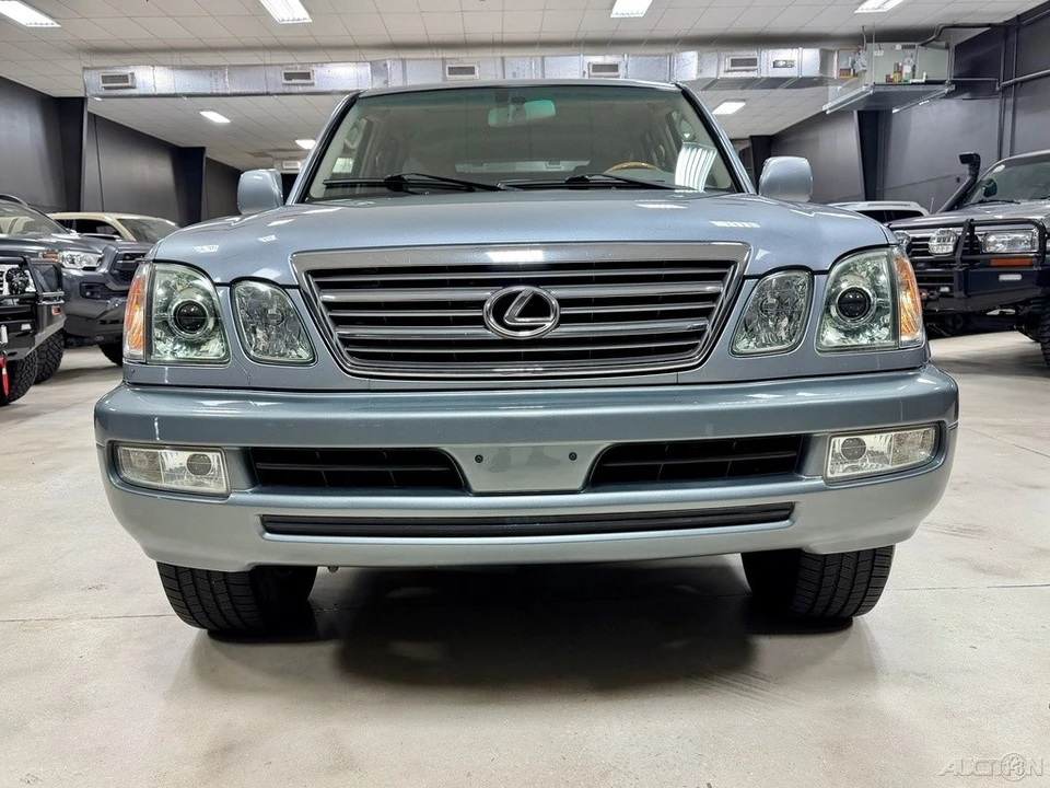 2004 Lexus LX 2nd Gen - Image 6 of 12
