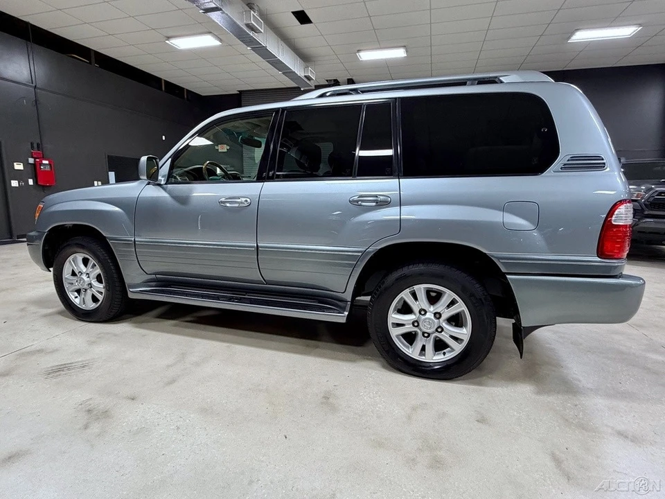 2004 Lexus LX 2nd Gen - Image 10 of 12