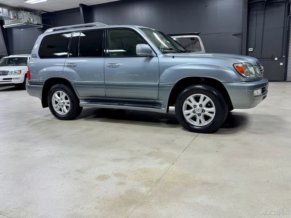 2004 Lexus LX 2nd Gen - Image 4 of 12
