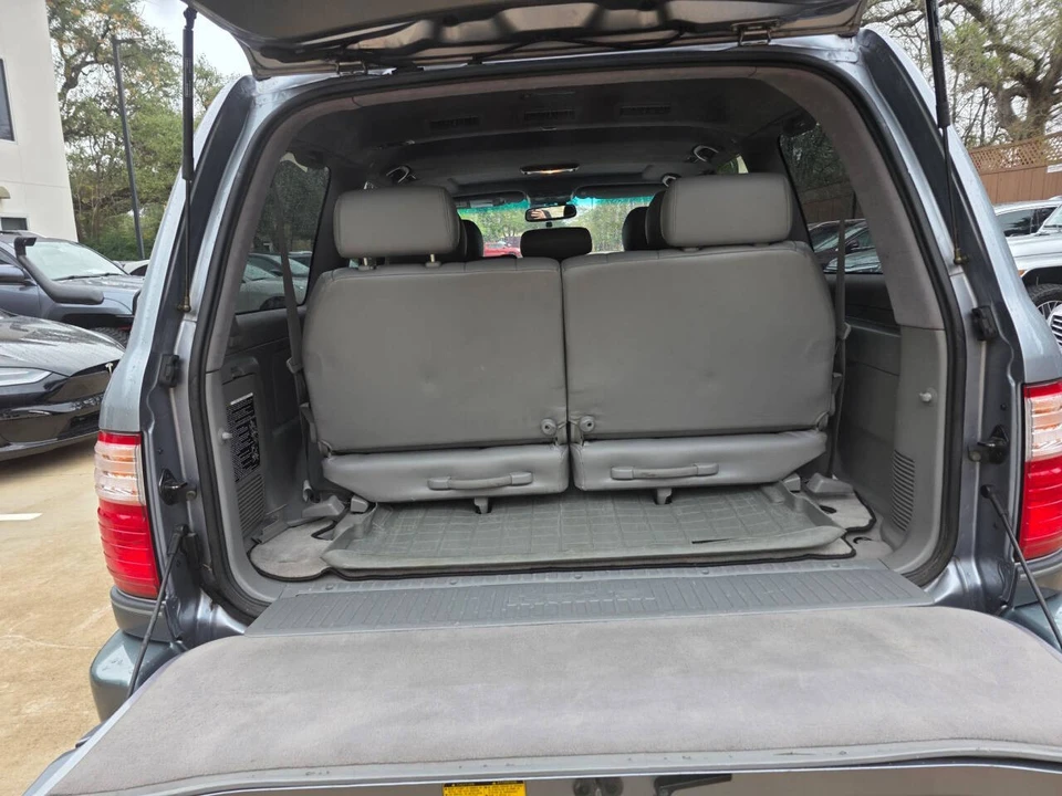 2004 Lexus LX 2nd Gen - Image 17 of 21