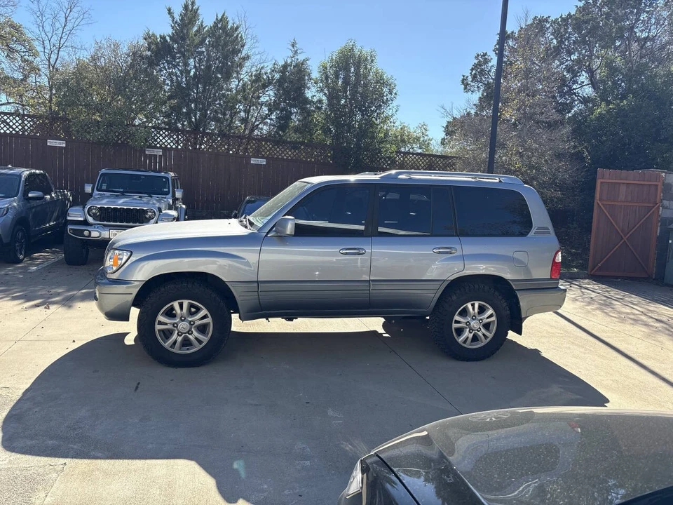 2004 Lexus LX 2nd Gen - Image 10 of 21