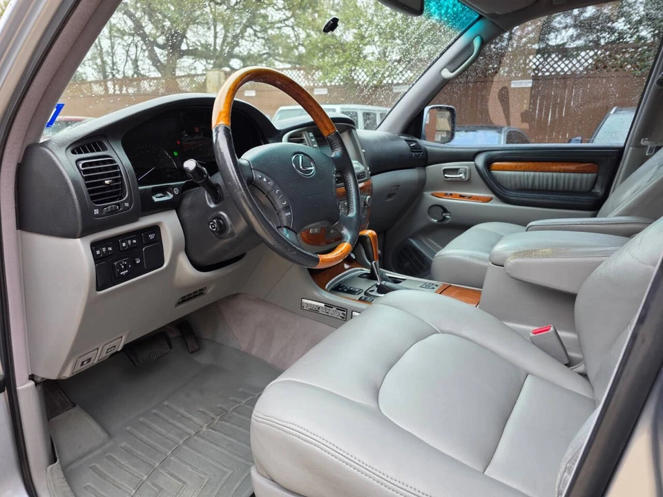 2004 Lexus LX 2nd Gen - Image 11 of 21