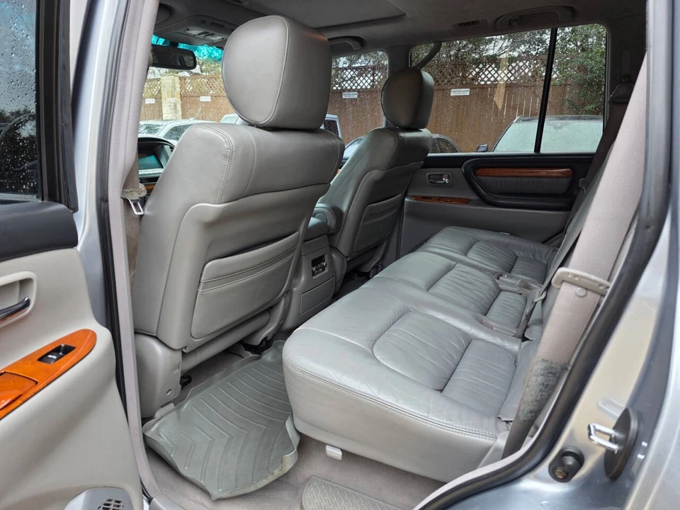 2004 Lexus LX 2nd Gen - Image 15 of 21