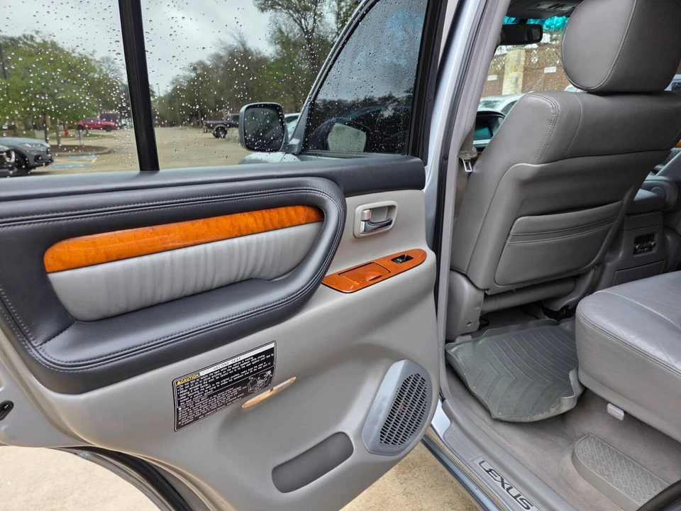 2004 Lexus LX 2nd Gen - Image 13 of 21
