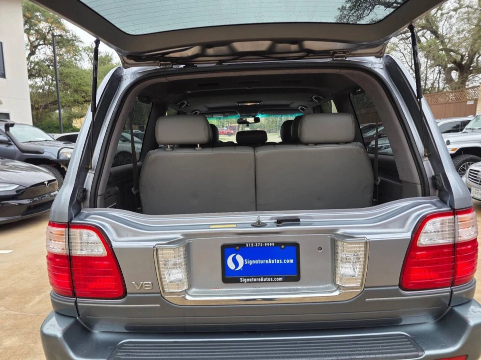 2004 Lexus LX 2nd Gen - Image 19 of 21