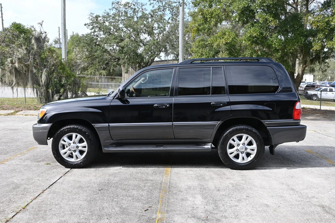 2004 Lexus LX 2nd Gen - Image 10 of 31