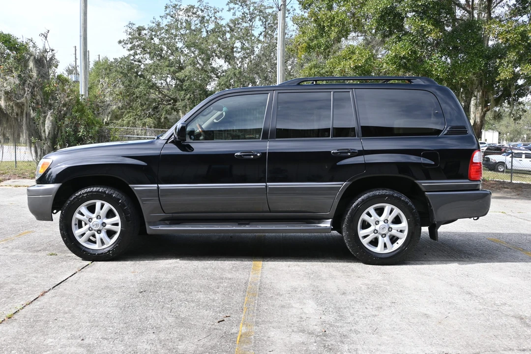2004 Lexus LX 2nd Gen - Image 11 of 31