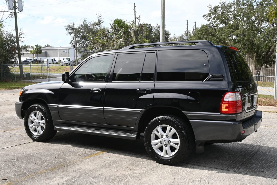 2004 Lexus LX 2nd Gen - Image 12 of 31