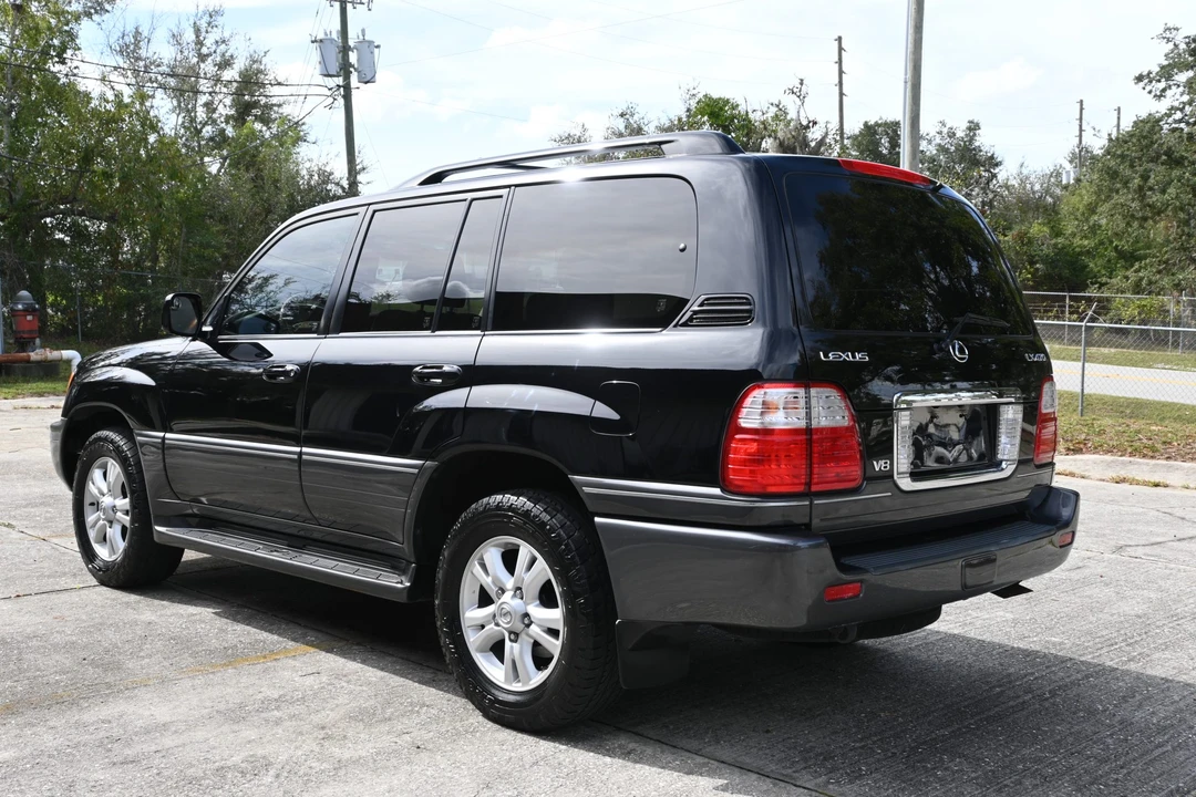 2004 Lexus LX 2nd Gen - Image 13 of 31