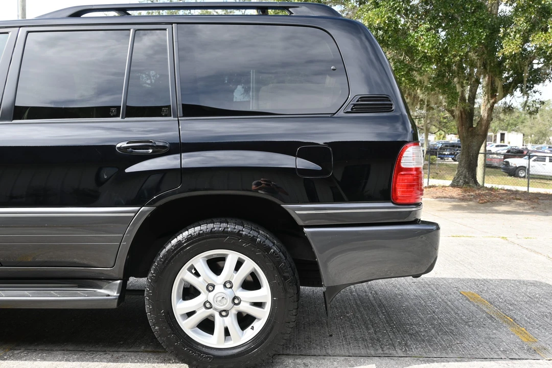 2004 Lexus LX 2nd Gen - Image 20 of 31