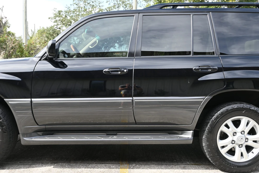2004 Lexus LX 2nd Gen - Image 19 of 31