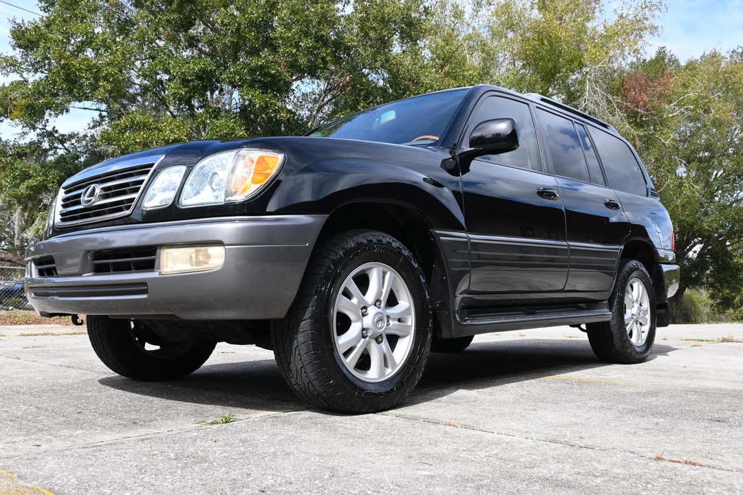 2004 Lexus LX 2nd Gen - Image 4 of 31
