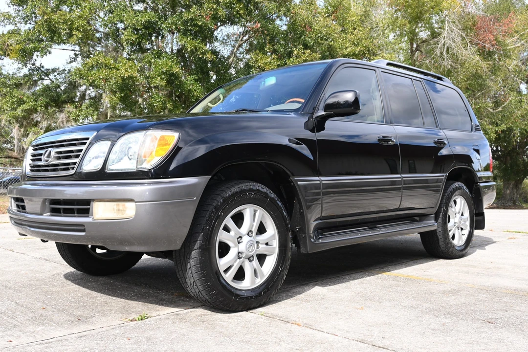 2004 Lexus LX 2nd Gen - Image 5 of 31
