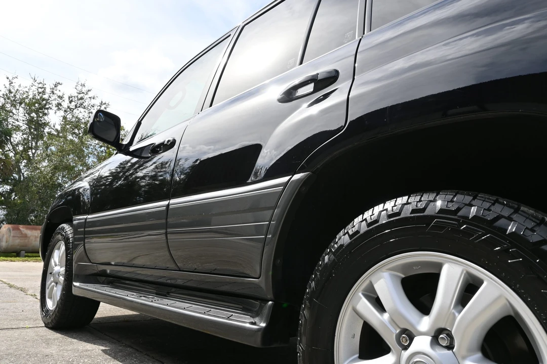 2004 Lexus LX 2nd Gen - Image 21 of 31