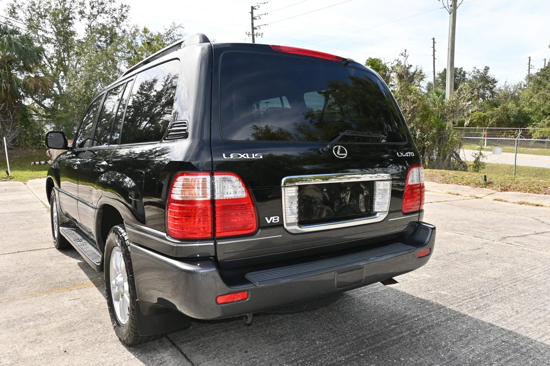 2004 Lexus LX 2nd Gen - Image 16 of 31