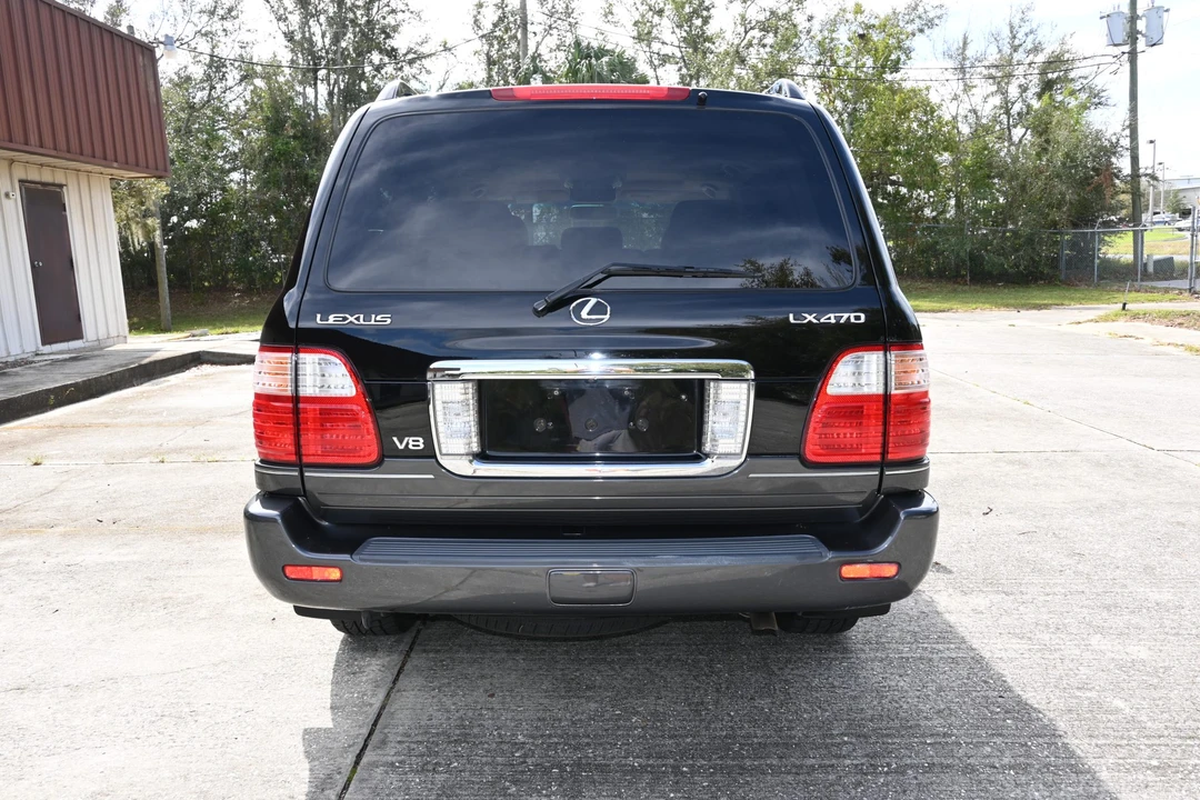 2004 Lexus LX 2nd Gen - Image 17 of 31