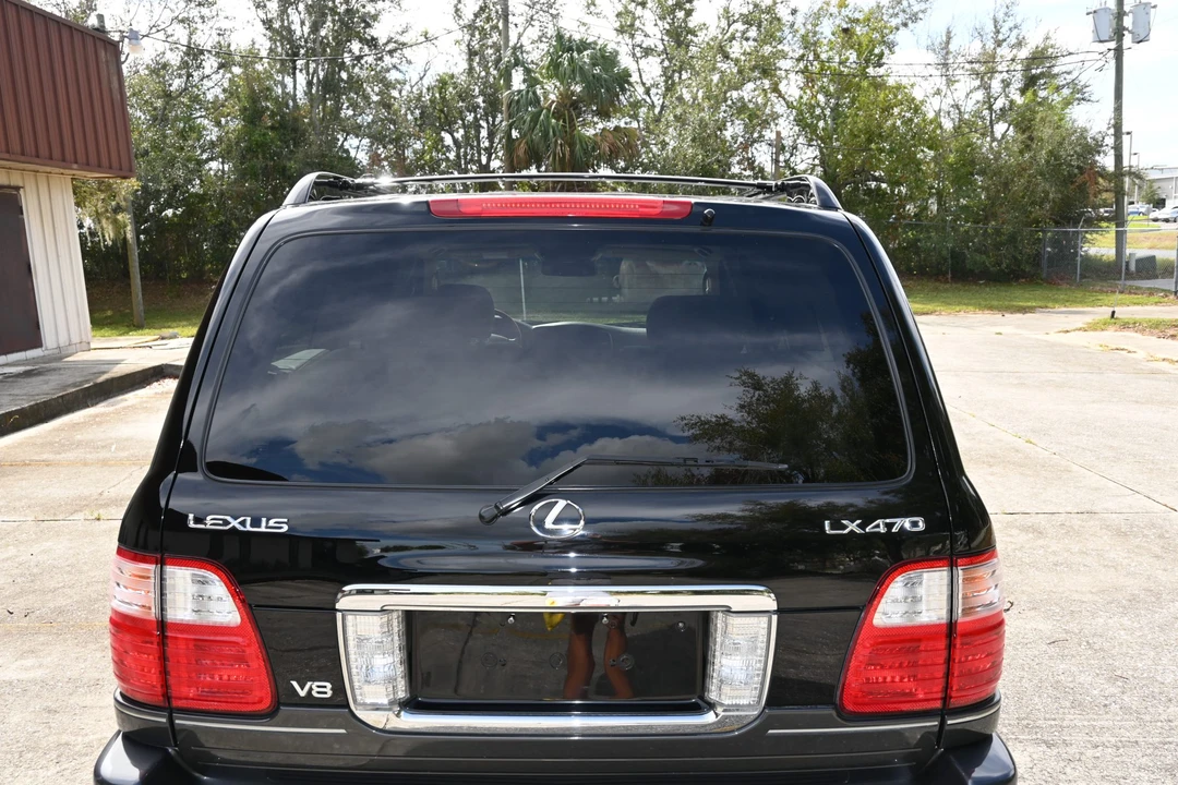 2004 Lexus LX 2nd Gen - Image 25 of 31