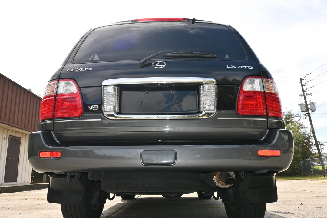 2004 Lexus LX 2nd Gen - Image 24 of 31