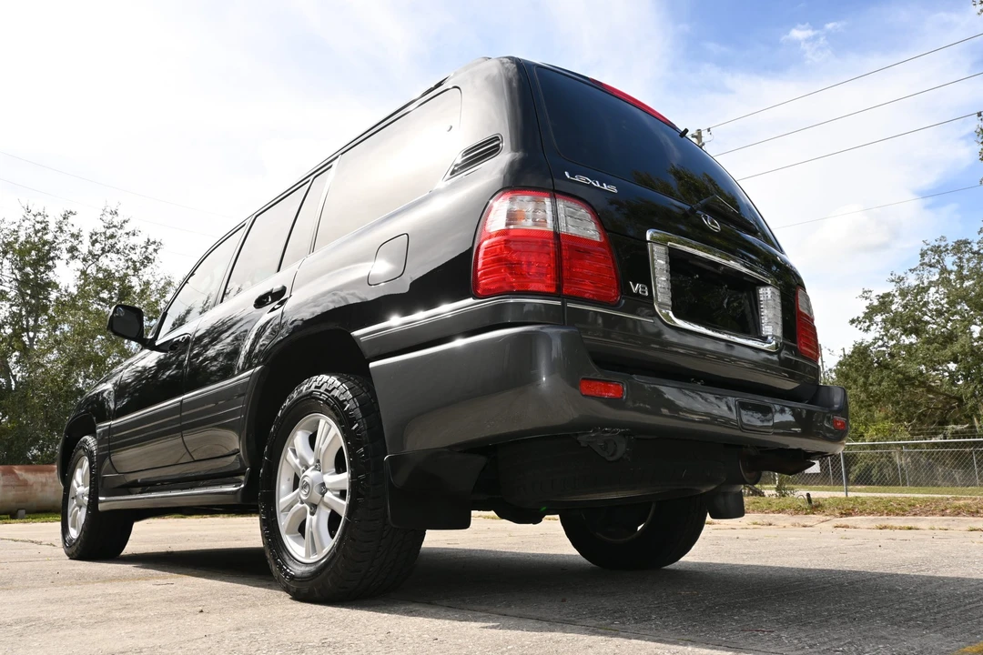 2004 Lexus LX 2nd Gen - Image 14 of 31