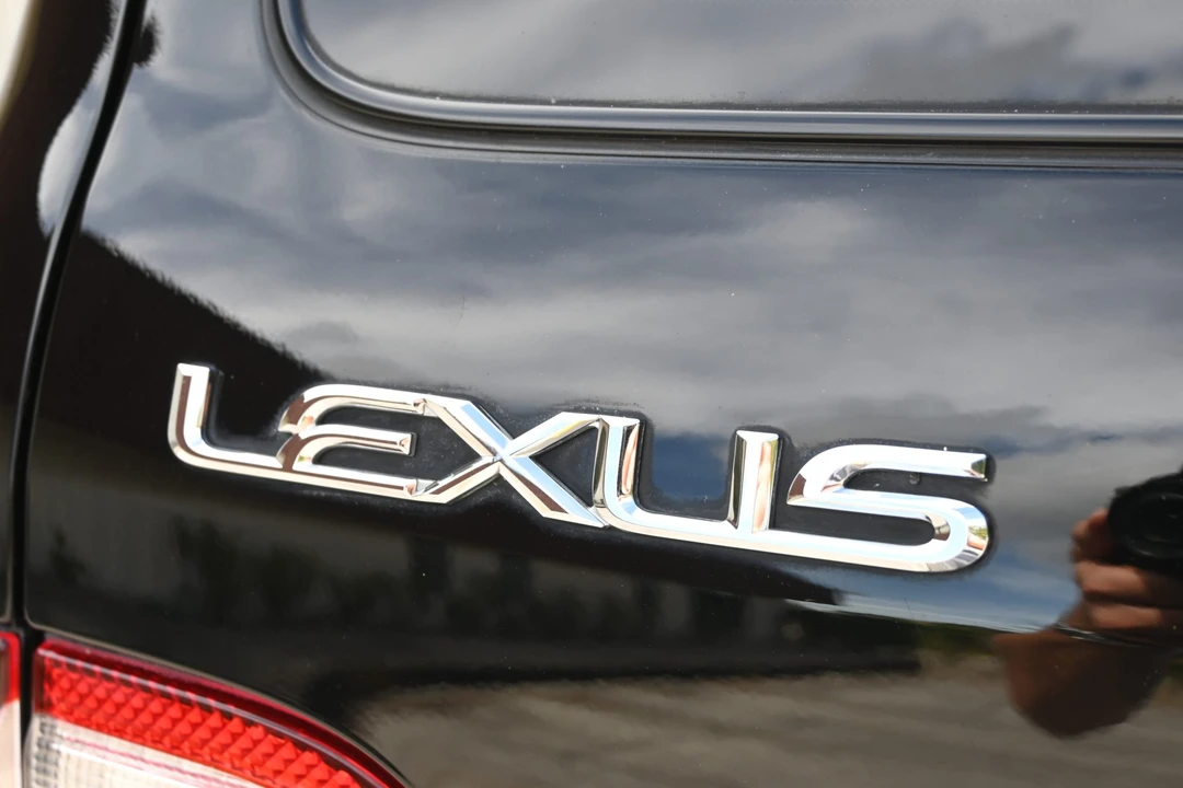 2004 Lexus LX 2nd Gen - Image 30 of 31