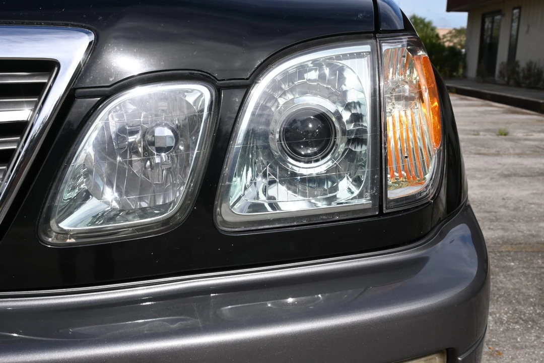 2004 Lexus LX 2nd Gen - Image 26 of 31
