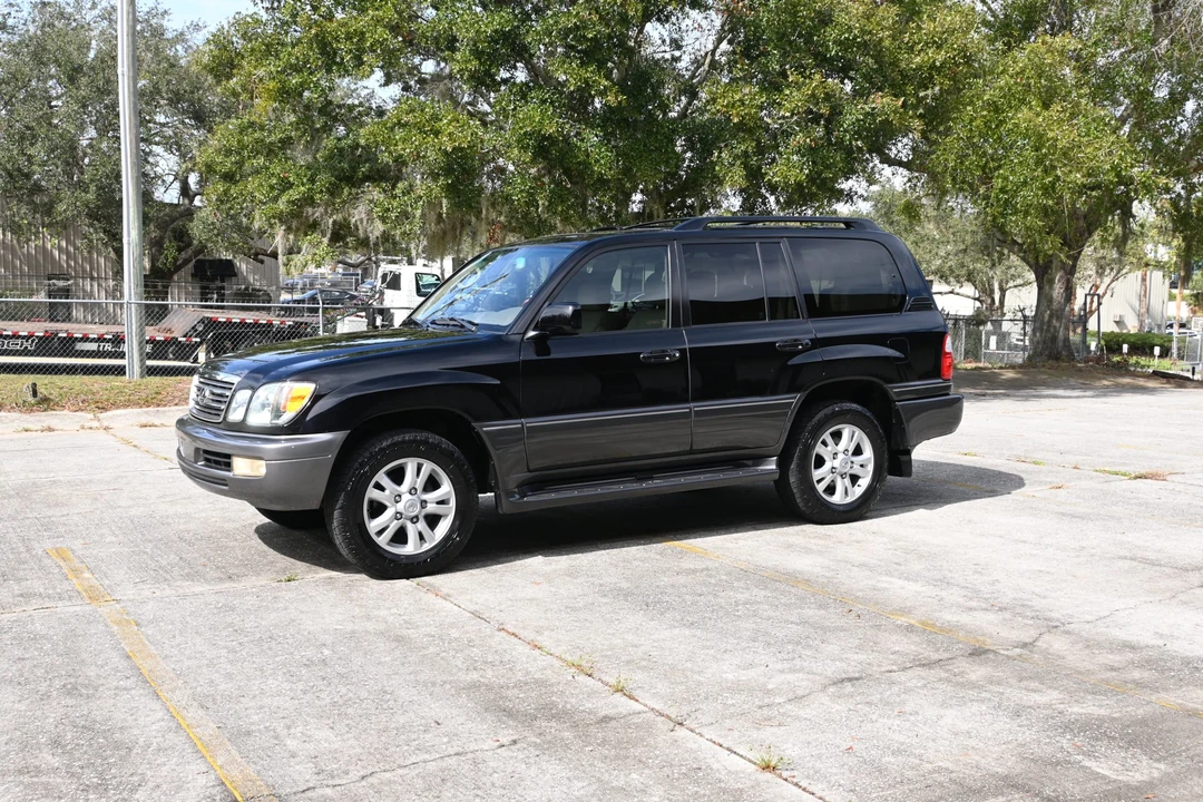 2004 Lexus LX 2nd Gen - Image 9 of 31