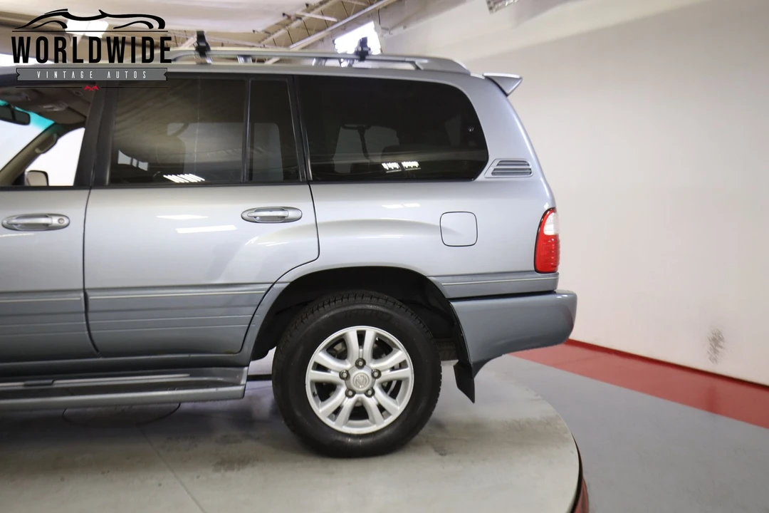 2004 Lexus LX 2nd Gen - Image 10 of 12