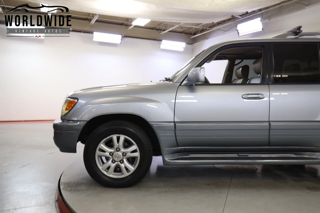 2004 Lexus LX 2nd Gen - Image 7 of 12
