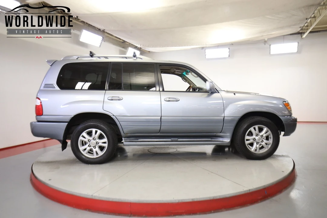 2004 Lexus LX 2nd Gen - Image 4 of 12