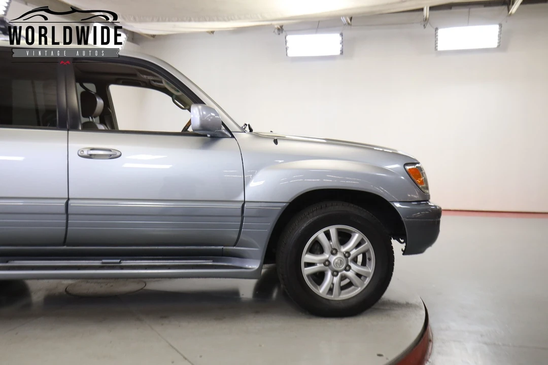 2004 Lexus LX 2nd Gen - Image 8 of 12