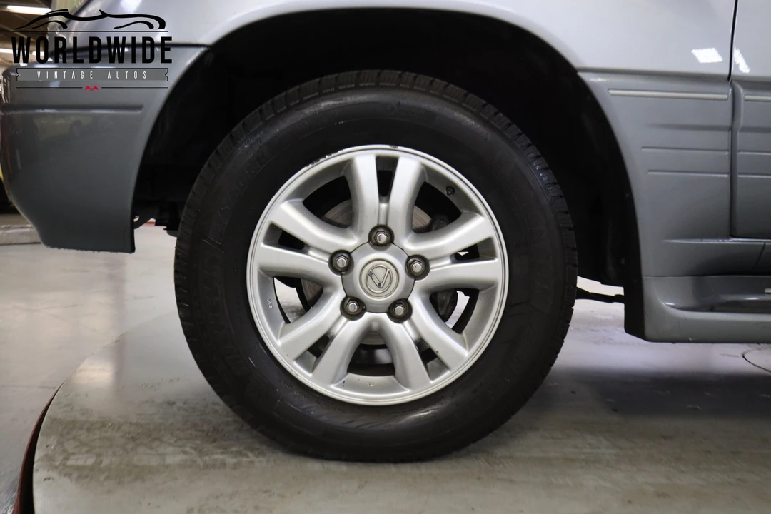 2004 Lexus LX 2nd Gen - Image 12 of 12