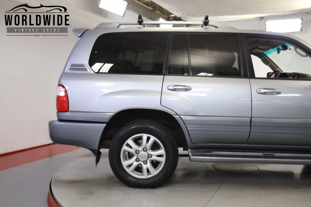 2004 Lexus LX 2nd Gen - Image 9 of 12