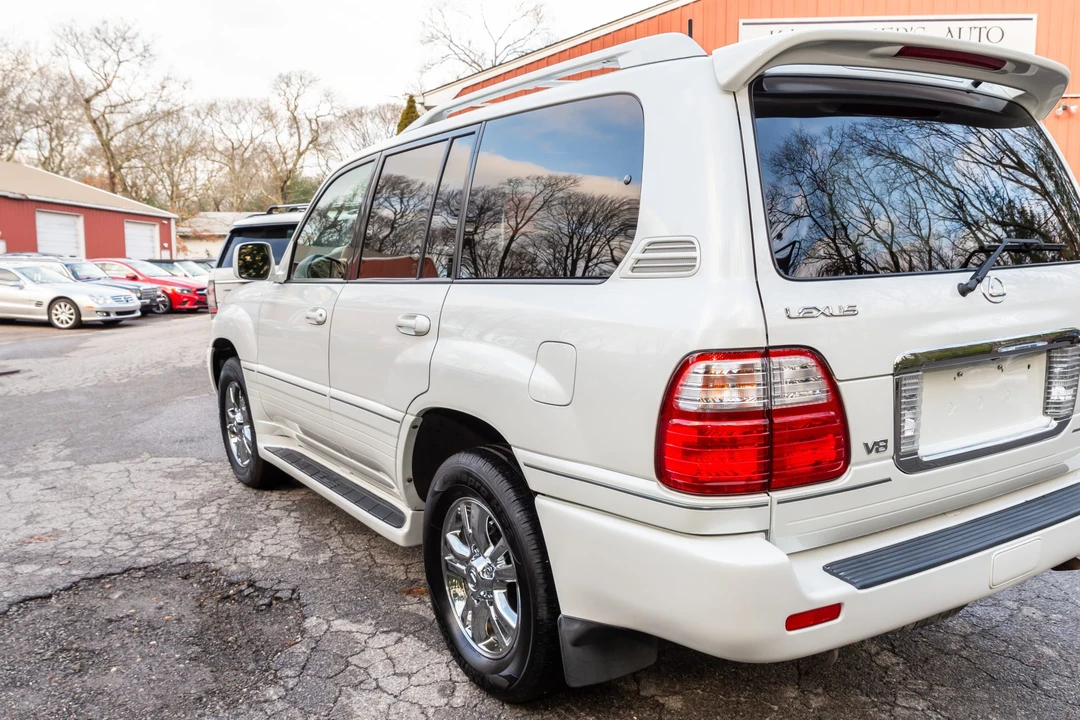 2004 Lexus LX 2nd Gen - Image 16 of 31