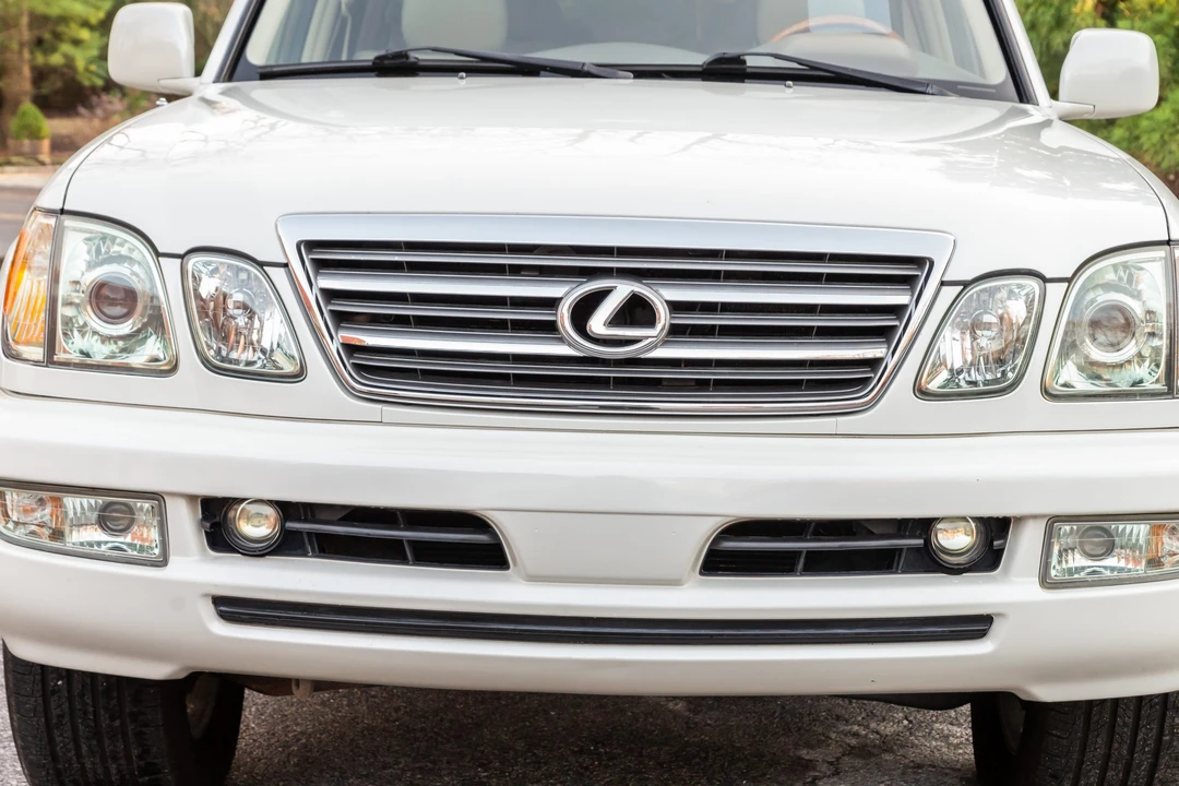 2004 Lexus LX 2nd Gen - Image 12 of 31