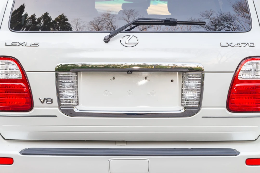 2004 Lexus LX 2nd Gen - Image 15 of 31