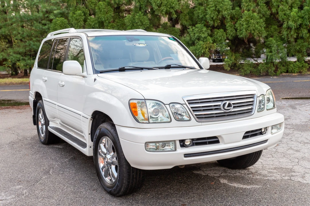 2004 Lexus LX 2nd Gen - Image 4 of 31