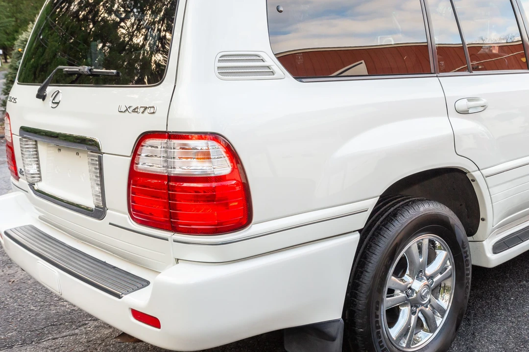 2004 Lexus LX 2nd Gen - Image 14 of 31