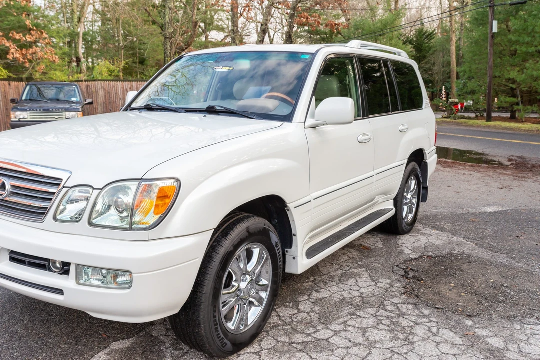 2004 Lexus LX 2nd Gen - Image 10 of 31