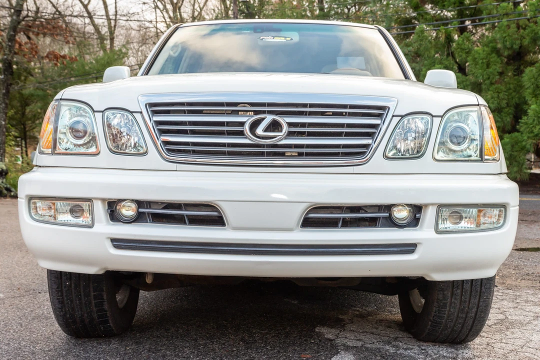 2004 Lexus LX 2nd Gen - Image 11 of 31