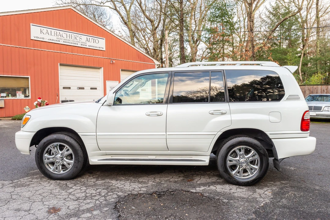 2004 Lexus LX 2nd Gen - Image 9 of 31