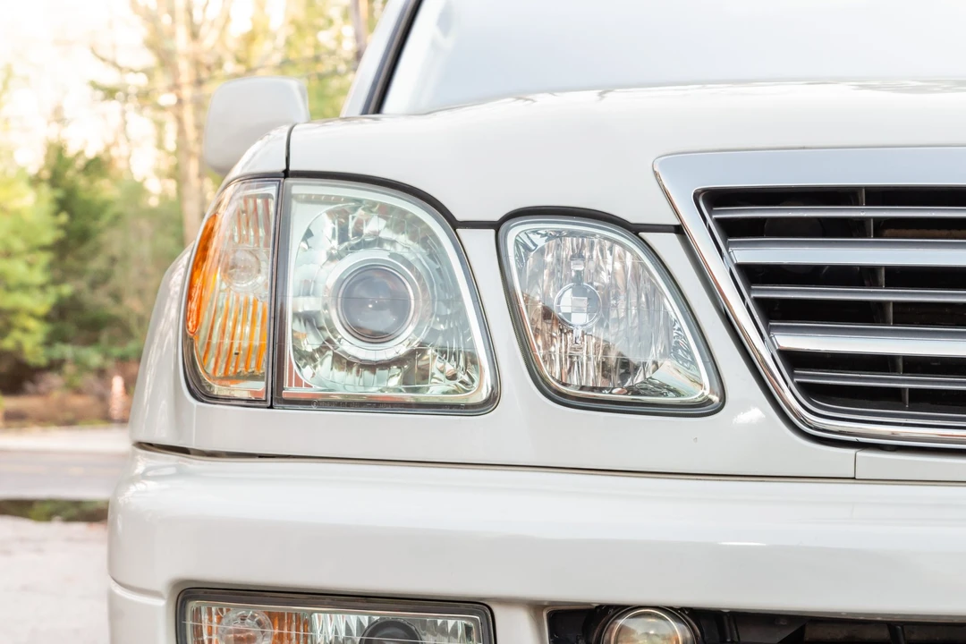 2004 Lexus LX 2nd Gen - Image 19 of 31