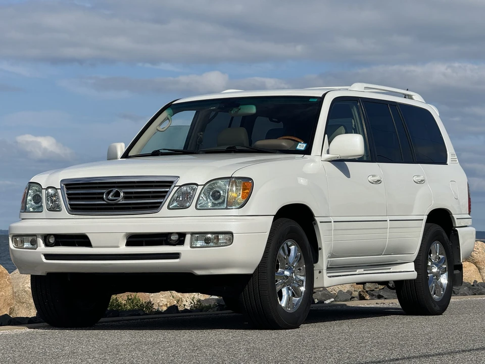 2004 Lexus LX 2nd Gen - Image 3 of 31