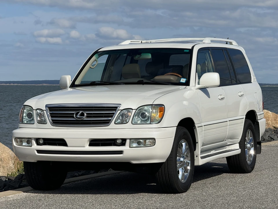 2004 Lexus LX 2nd Gen - Image 4 of 31