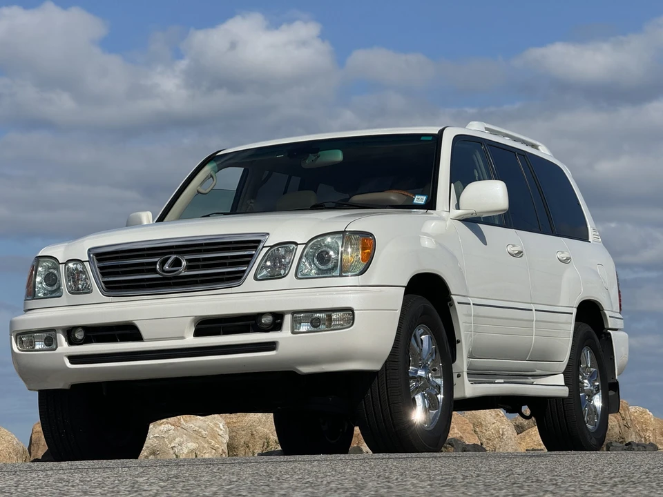 2004 Lexus LX 2nd Gen - Image 5 of 31