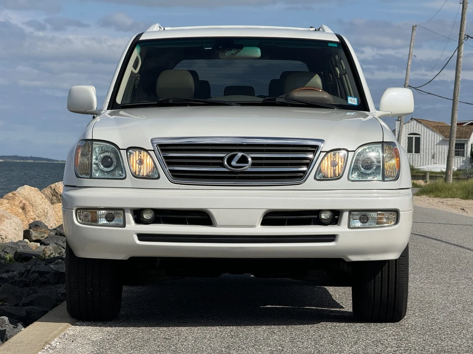 2004 Lexus LX 2nd Gen - Image 7 of 31