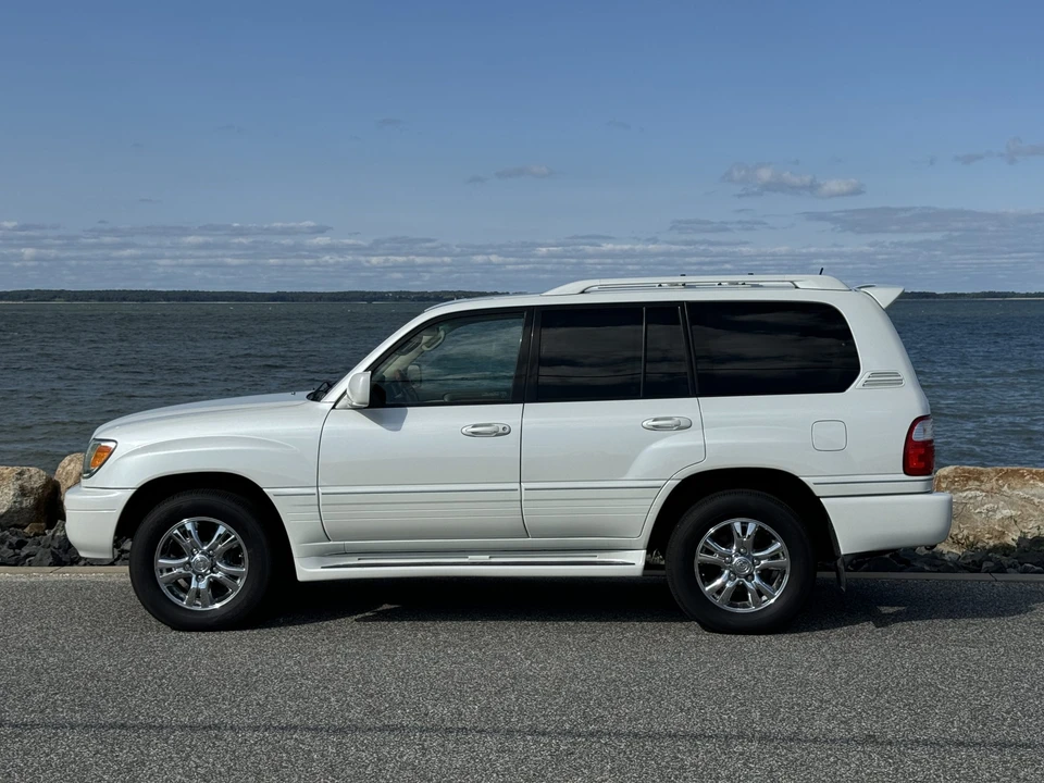 2004 Lexus LX 2nd Gen - Image 18 of 31